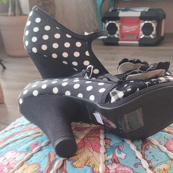 Cute shoes - Picture 3 of 4